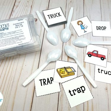 spoon in the middle. Word flash card placing around the spoon. Also with some image card in between.