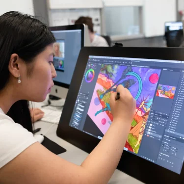 I teenage girl are drawing on the screen to doing design. She is an Asian and on the left side of the flame.